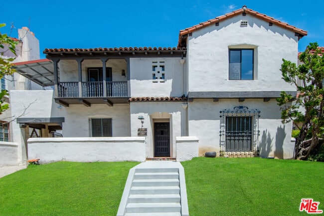 Building Photo - 228 S Orange Dr