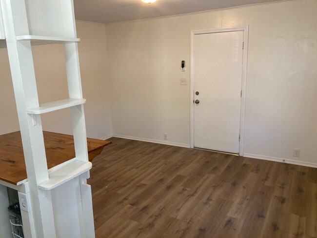 Living Room - 313 Fischer St