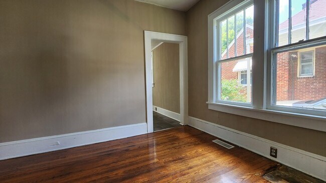 Foto del edificio - Craftsman Bungalow for Rent
