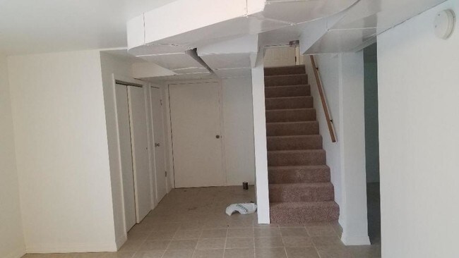 Building Photo - 348 Sutherland Ave