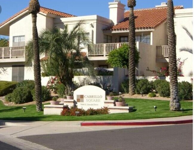 Complejo tranquilo en calle sin salida - 7800 E Lincoln Dr