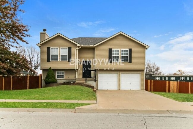 Building Photo - Holiday PROMO, December FREE move-in by 11...