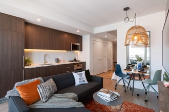 Building Photo - 102 W Hill St