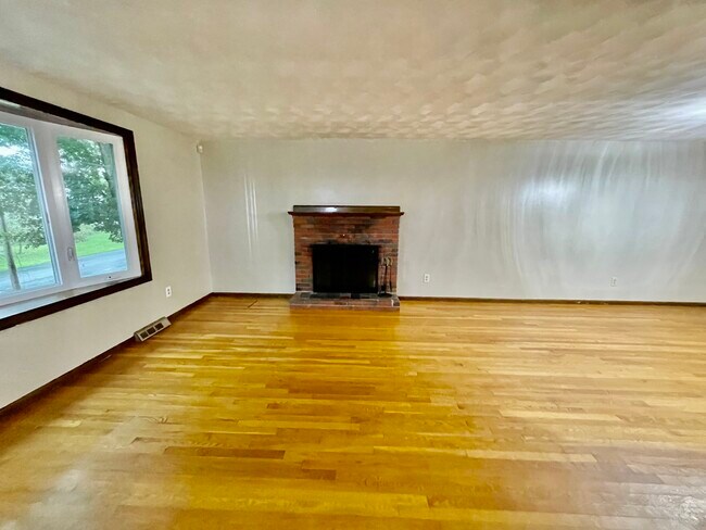 Foto del edificio - 30 Flynn Rd