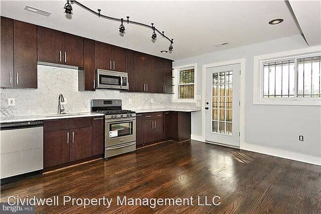 Building Photo - 3 br, 2.5 bath House - 1513 K St SE