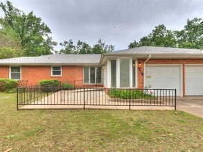 Building Photo - 1214 Cruce St