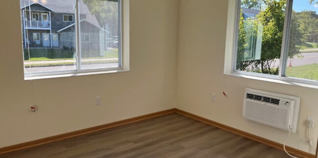 Building Photo - Maplewood Eco Cottages