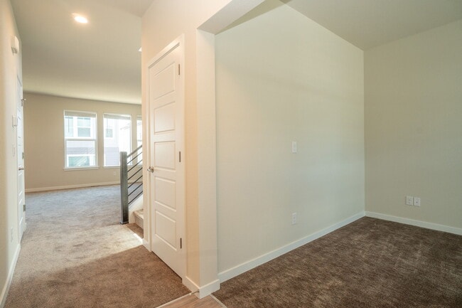 Building Photo - 340 Fox Ln