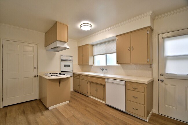 Foto del edificio - 3 Bedroom Home - Close to Everything!
