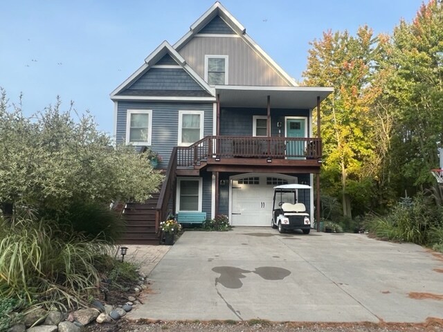Front covered porch great for morning coffee - 466 5th St