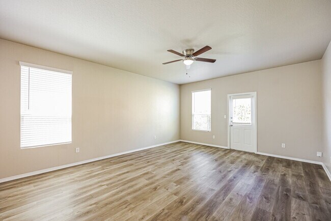 Foto del edificio - 7811 Paraiso Crest