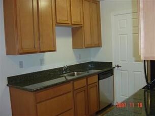 Kitchen - 3604 Whitney Ave