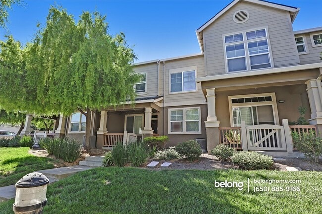 Building Photo - 292 Wildrose Common