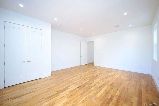 Building Photo - 105 Wyona St
