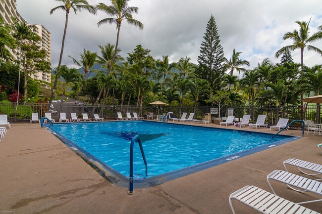 Building Photo - Makaha Valley Towers - One Bedroom
