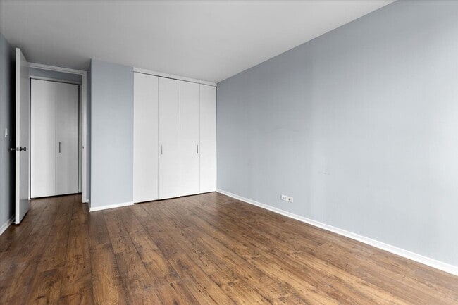 Building Photo - 1660 N La Salle Dr