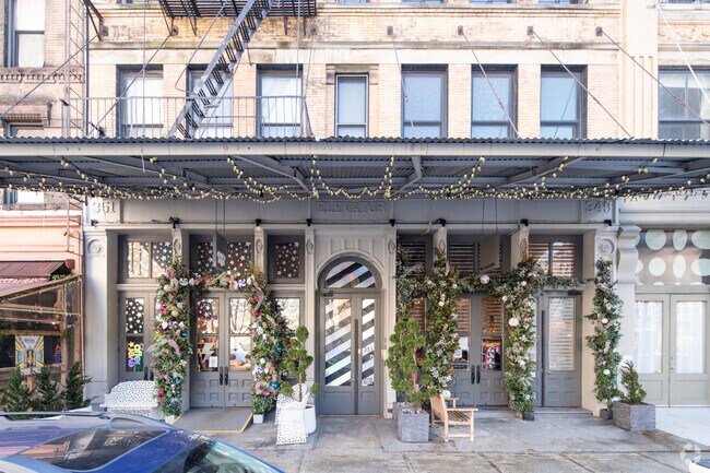 Foto del edificio - 349-351 Greenwich St