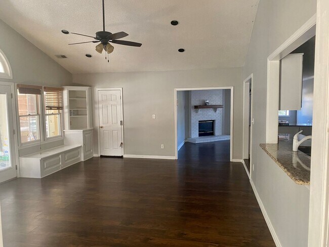 Foto del edificio - 117 Morallion Hills: Spacious ranch home w...