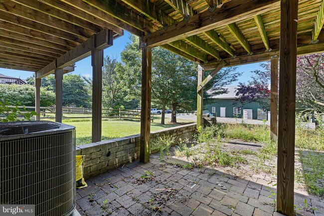 Building Photo - 22 Crenshaw Ct