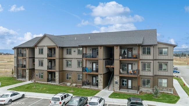 Building Photo - 2 Bedroom / 1 Bathroom Apartment!