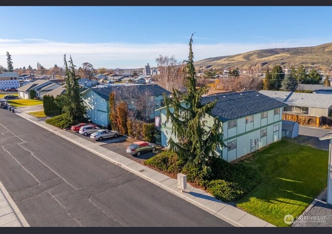 Building Photo - 223 E St NE