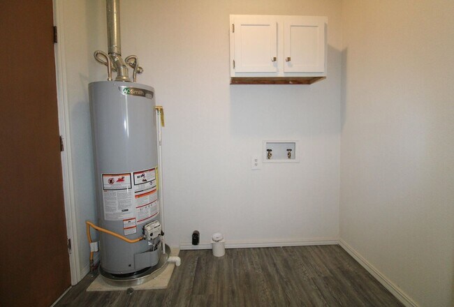 Foto del edificio - Welcome to this charming 3-bedroom, 2-bath...