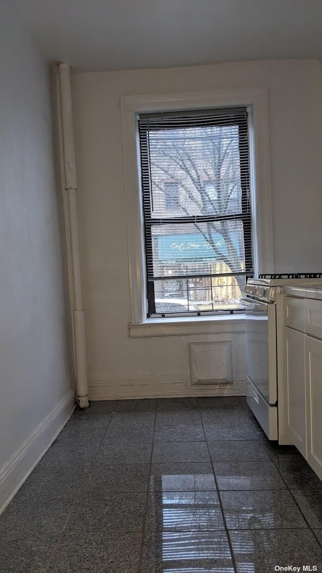 198 40 32nd Ave Unit D 2 Queens Ny 11358 Room For Rent In Queens