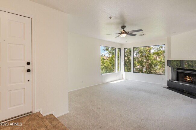 Foto del edificio - 10080 E Mountainview Lake Dr