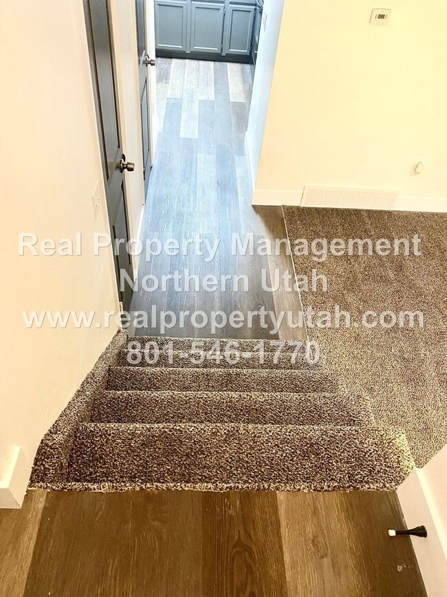 Foto del edificio - 3 Bedroom 1.5 Bath Townhome Available in Clearfield