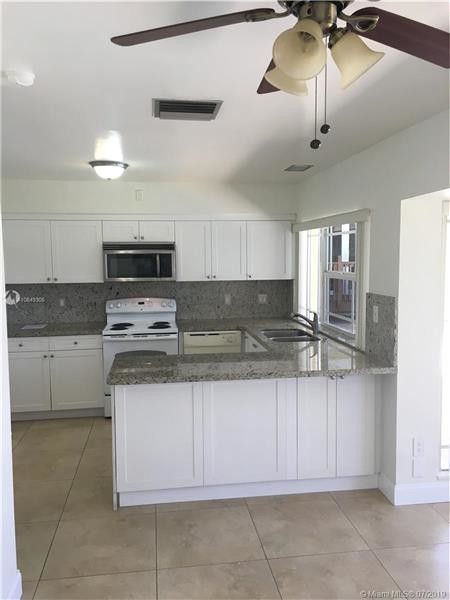 Building Photo - 8230 SW 86th Terrace