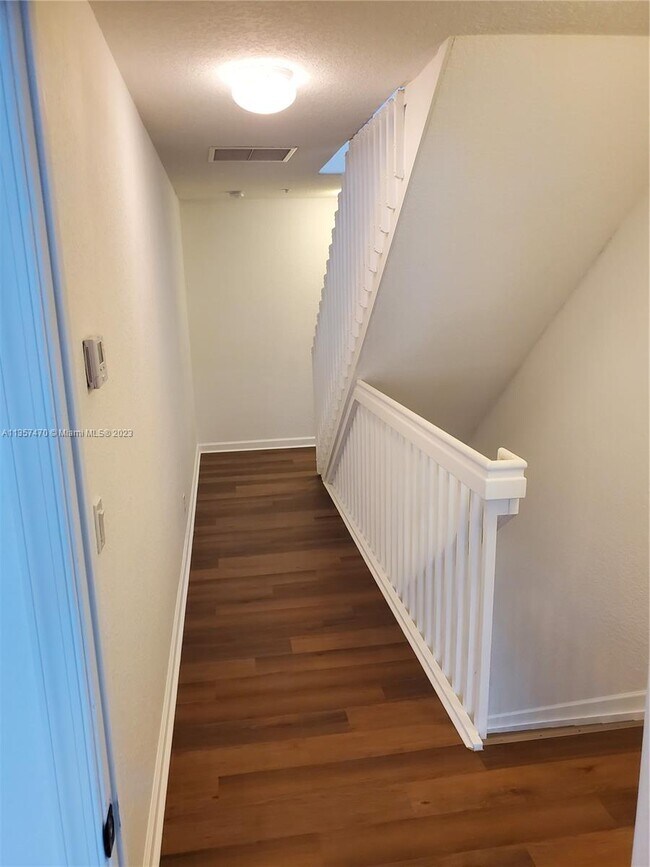 Foto del edificio - 3533 NW 14th Ct
