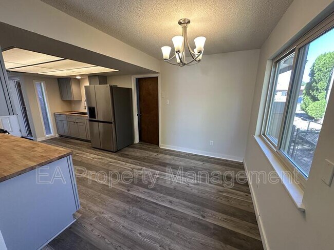 Building Photo - 3232 Louraine Cir