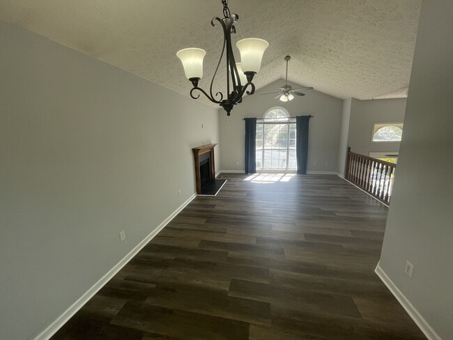 Foto del edificio - 3890 Nowlin Rd