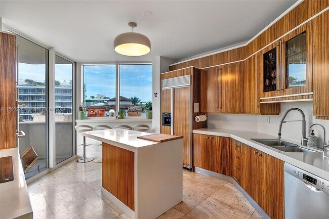 Foto del edificio - 300 South Pointe Dr