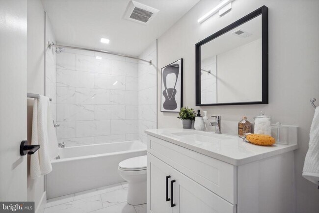 Foto del edificio - 1805 N Howard St