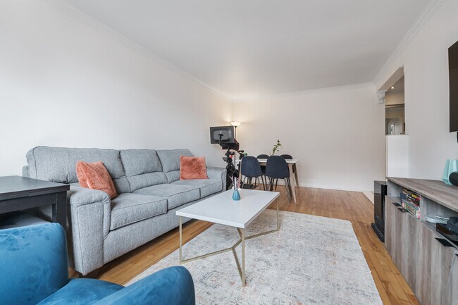 Foto del edificio - 305 W 18th St