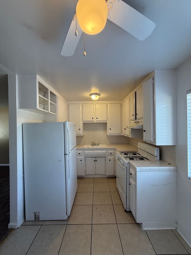 Primary Photo - 811-811 Taylor St