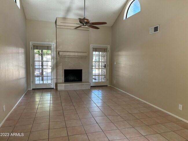 Building Photo - 9414 E Jenan Dr