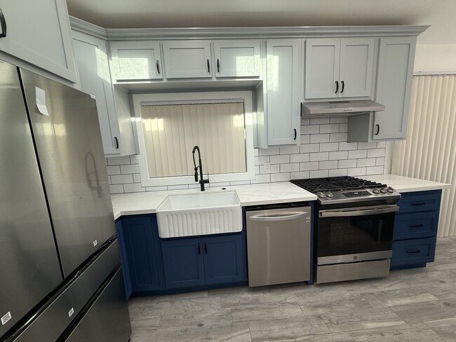 Kitchen - 1320 W 4th St