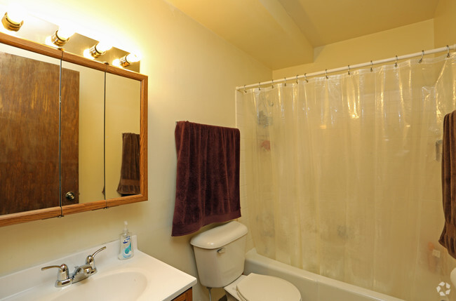 Baño - Southcrest Apartments