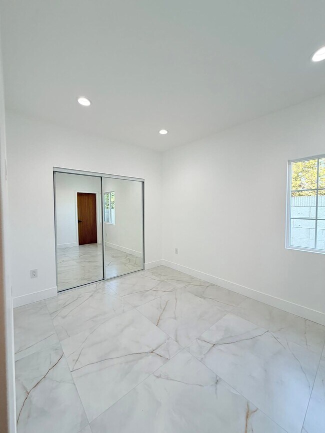 Foto del edificio - 604 S Vicki Ln