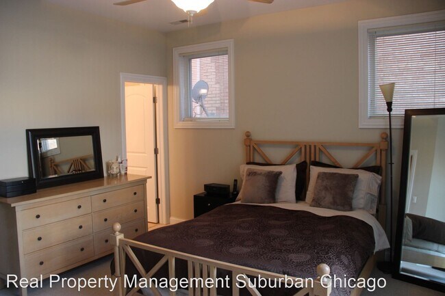 Foto del edificio - 3 br, 2 bath House - 5536 W. Higgins #1W