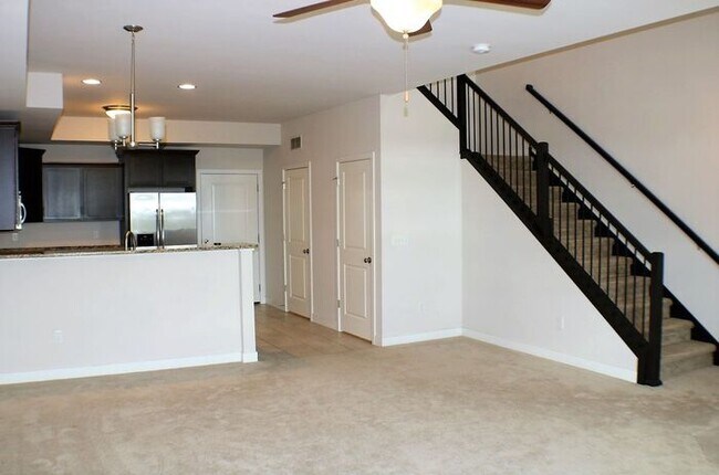 Foto del edificio - $2,000 | 3 Bedroom, 3 Bathroom TOWN HOME | PET Friendly* | Sublease* | Available for August 1st, ...