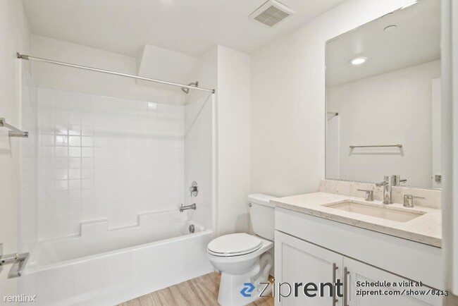 Building Photo - 3 br, 3.5 bath Townhome - 8595 Leeward Way...