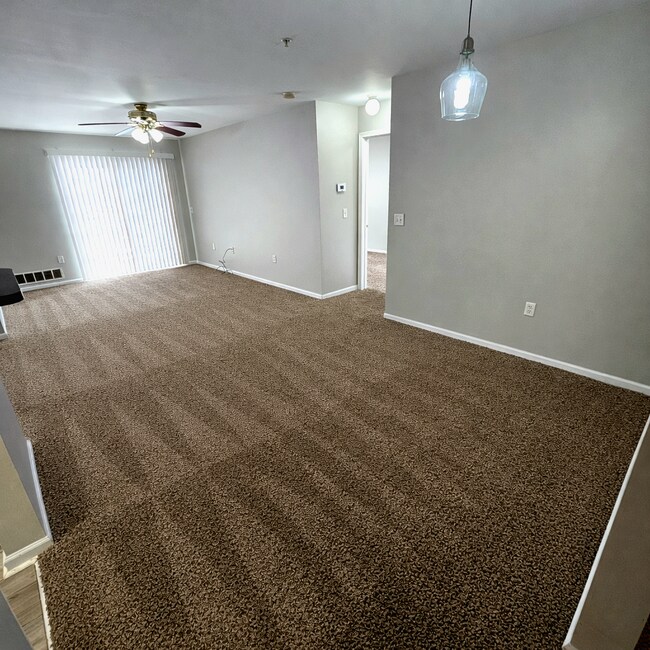 Foto del edificio - 2BR/2BA Condo with Garage, Private Patio & Resort-Style Amenities