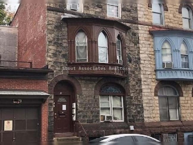 Building Photo - 111 S 8th St