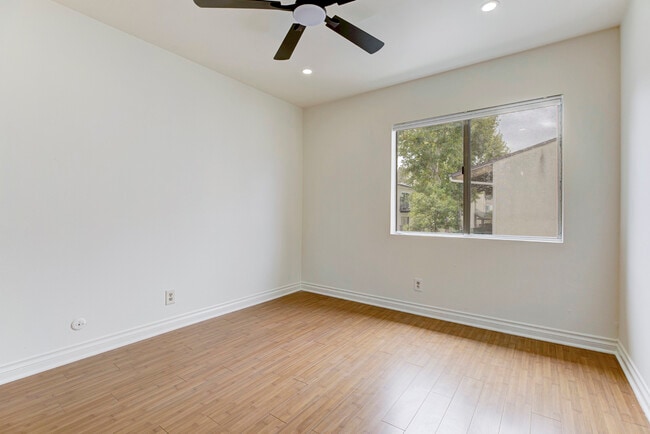 Foto del edificio - 5460 White Oak Ave