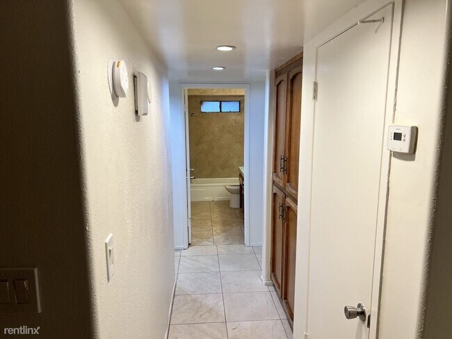 Building Photo - 3 br, 2 bath House - 3408 Adanac Court