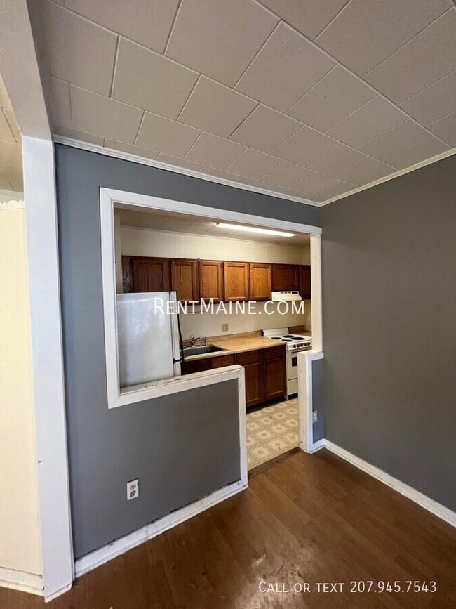 Building Photo - 142 Pine St