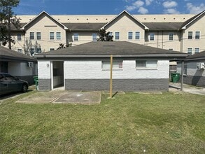 Building Photo - 3839 Mt Pleasant St